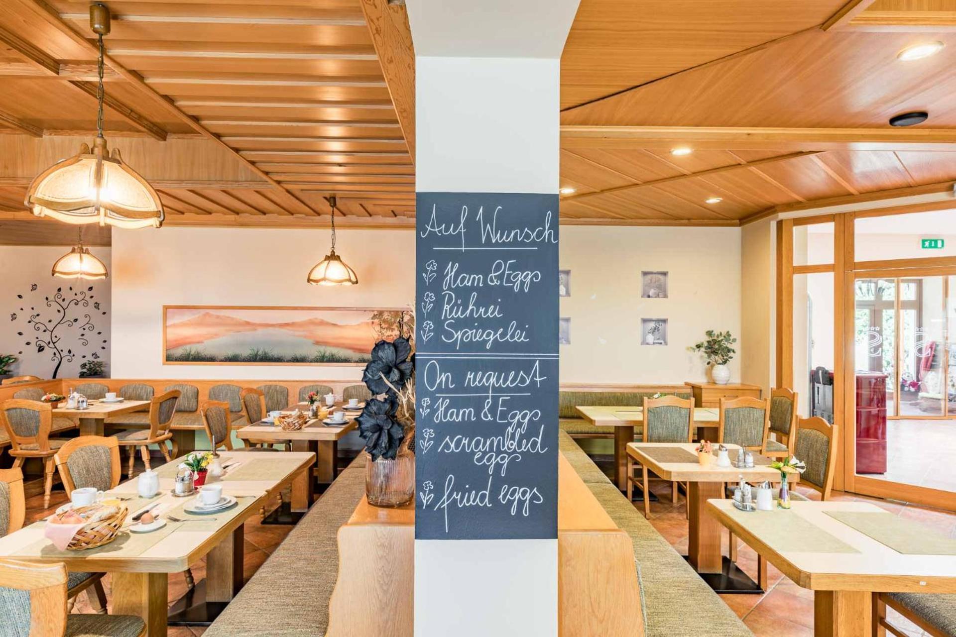 Hotel Garni Steinfeld Wiener Neustadt Eksteriør bilde