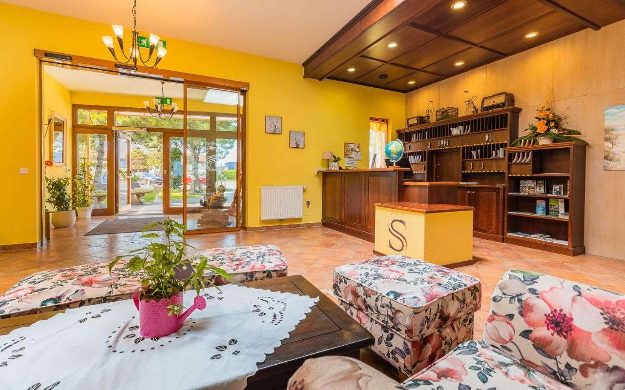 Hotel Garni Steinfeld Wiener Neustadt Eksteriør bilde