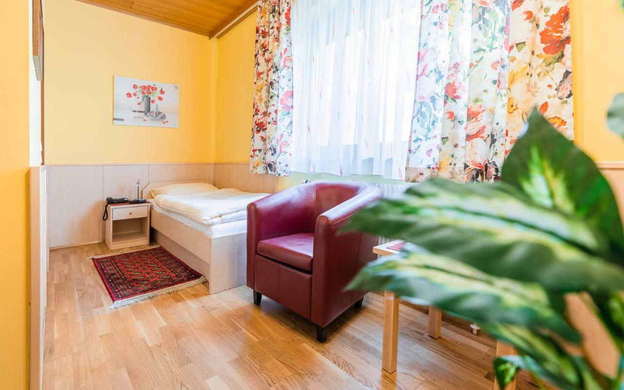 Hotel Garni Steinfeld Wiener Neustadt Eksteriør bilde