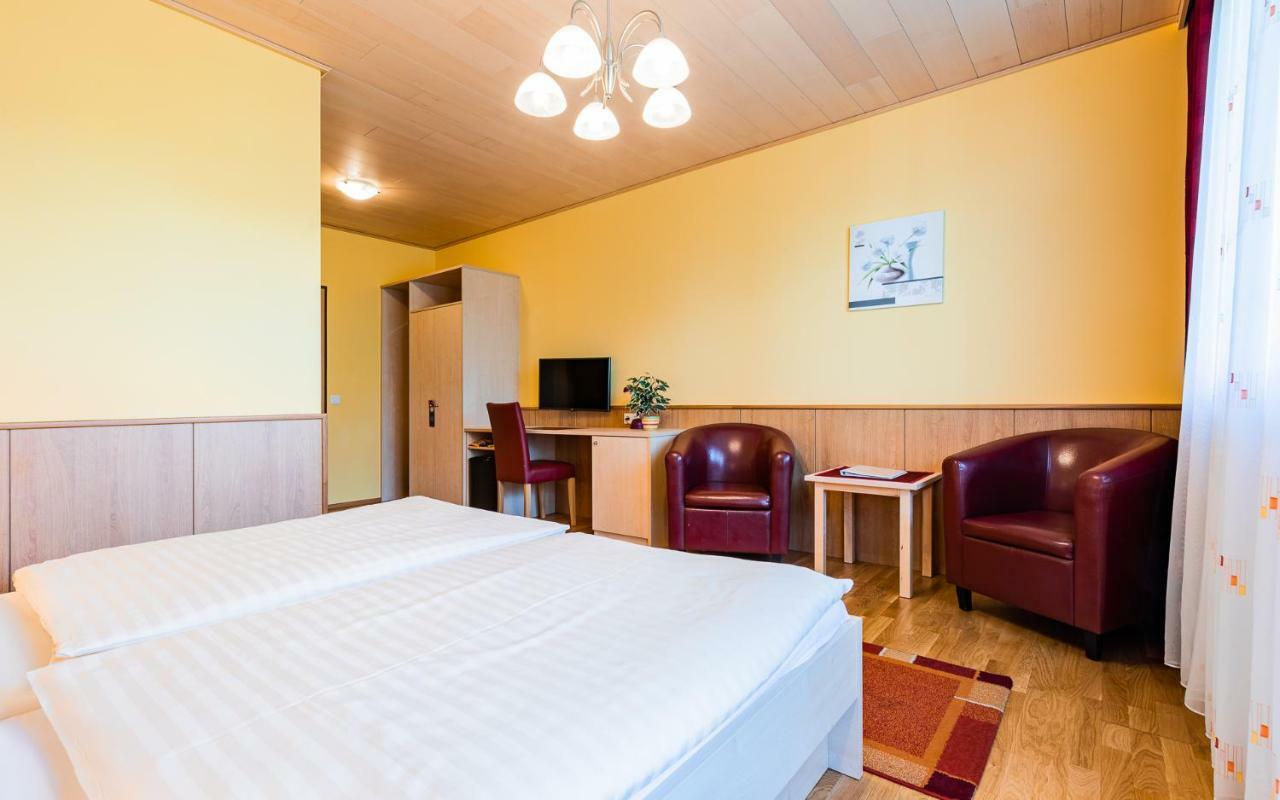 Hotel Garni Steinfeld Wiener Neustadt Eksteriør bilde