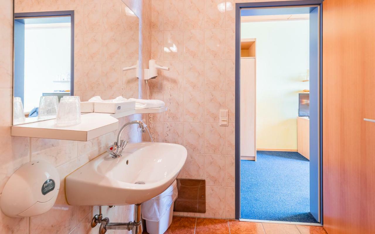 Hotel Garni Steinfeld Wiener Neustadt Eksteriør bilde