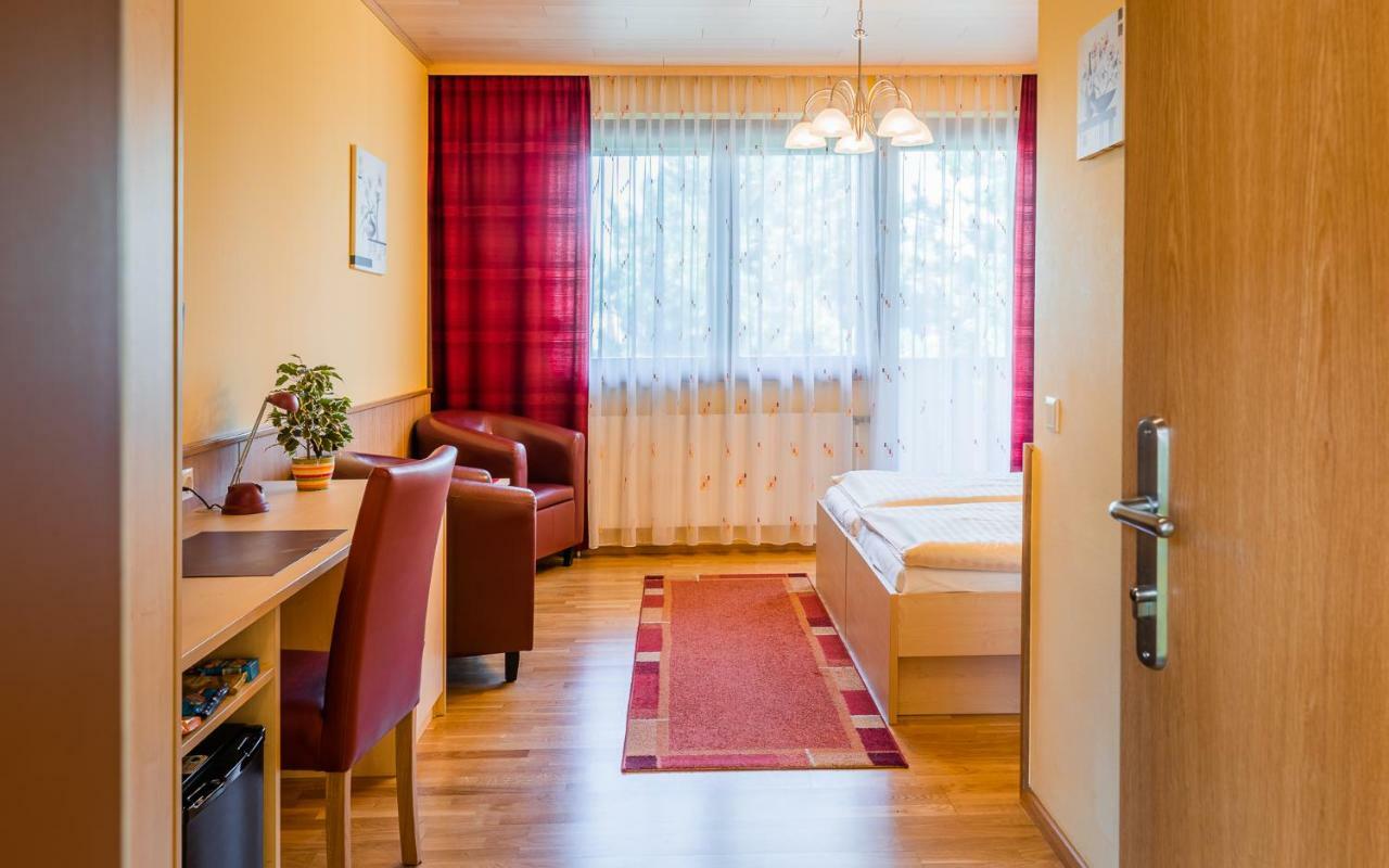 Hotel Garni Steinfeld Wiener Neustadt Eksteriør bilde