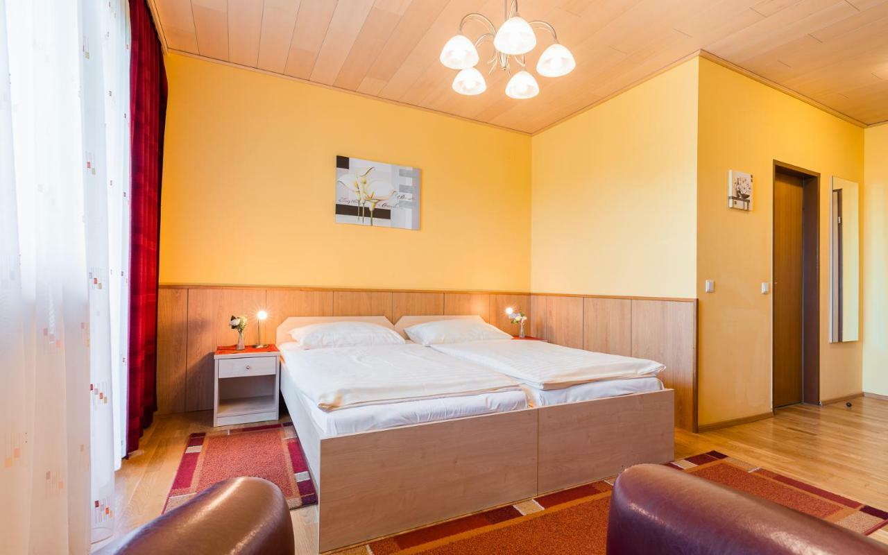 Hotel Garni Steinfeld Wiener Neustadt Eksteriør bilde